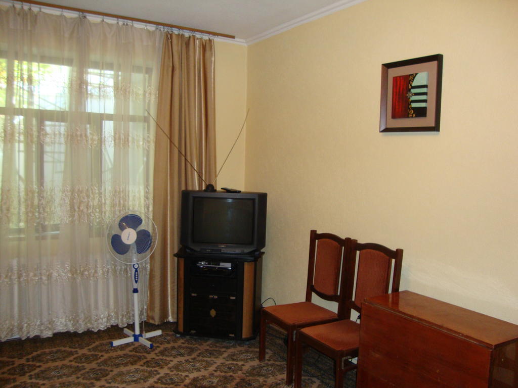 Guest House Vip ออช ภายนอก รูปภาพ